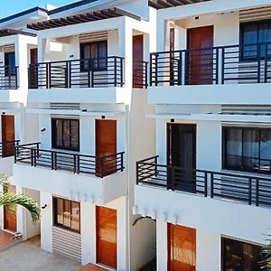 ホテル Reddoorz @ Lm Apartelle Boracay Boracay Island Exterior photo