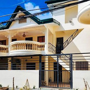Reddoorz @ The Central Inn Boracay Island Exterior photo